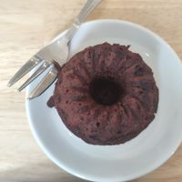 Chocolate bundt cake at Mamacoffee - Jiřího z Poděbrad  in Prague