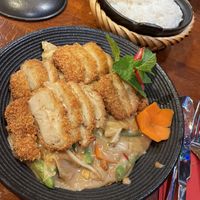 Veganes Hühnchen mit Erdnusssoße  at Sen Veggie in Erding