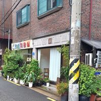 Exterior of cafe #Veganuary at Equil - 평형 in Seoul