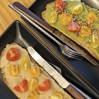 Tostadas sin gluten con guacamole+cherries y hummus+cherriess  at Chocolat's in Caceres