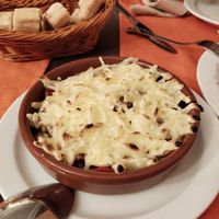 Saganaki de champiñones con queso vegetal at Entre Terres Restaurant in Girona