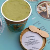 Vegan pistachio gelato from vending machine #Veganuary at Granatella Eis in Bonn