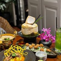 We were looking for a place that sells Thai vegan food, and we chanced upon this place after visiting Wat Pho. Food is amazing 10/10, staff were very friendly and attentive. Love t at Vegan Mahanakhon in Bangkok