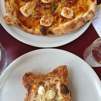 oben bacon, unten spinat at Meow Pizzeria Verde in Innsbruck