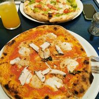Quattro Formaggi and Pesto Pizza at Meow Pizzeria Verde in Innsbruck