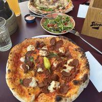 Pizzas  at Meow Pizzeria Verde in Innsbruck