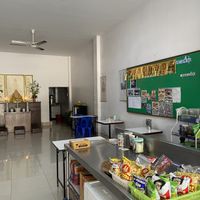 Super Clean Dining Room  at Shenghui Vegetarian Food 聖慧素食 in Hat Yai