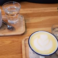 Golden and matcha lattes at Moment in Prague