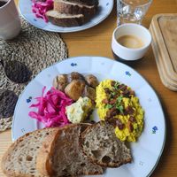 Scrambled tofu at Moment in Prague