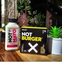 Mayonesa y hamburguesas vegana at Bloom Market in Buenos Aires