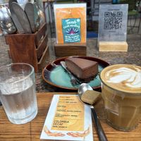 Flat white decaf and mousse au chocolate tarts (vegan )  at G-Shot Coffee Roastery & Cafe in Bardez