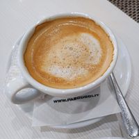 növényi tejes cappuccino (itt már sajnos a hab összeesett, de szuper volt) Pascucci kávéból at Hanna cukrászda in Siklos