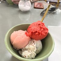 Himbeer-Minze, Wassermelone und Tonka-Cookie  at Kugelpudel in Bochum