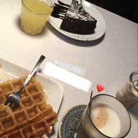 Apple waffle, chocolate cake, lemonade and latte macchiato at Kugelpudel in Bochum