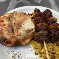 Pão de alho com espetinho 🤩  at Veg Veg in Curitiba