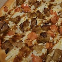 jerk chick'n pizza 🍕🔥😋 at Mike's Vegan Grill in Charlotte