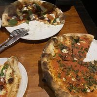 Aquí hay 3 opciones de pizza diferentes  at JULIA in Bogota