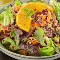 Quinoa salad with tofu and peanuts at Arômes et Saveurs - Carouge in Geneva