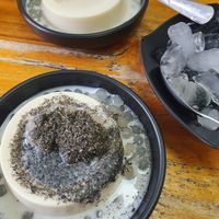 Soya milk pudding with coconut milk, pearls and black sesame at Tào phớ Jelly Bean in Hanoi