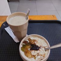 Hot beancurd and sugar pudding with grass jelly, chocolate and ginger toppings at Tào phớ Jelly Bean in Hanoi