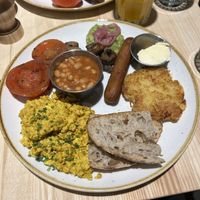 Fully vegan breakfast with added avo  at Greasy Spoon @ Playhouse Teater in Stockholm