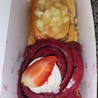 Apple and Red velvet roll at Cinnamood in Vienna