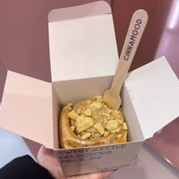 Kinder Bueno Cinnamon roll   at Cinnamood in Vienna