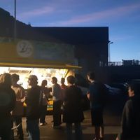 Foodtruck by night and a long que at Loving Hut Express in Antwerpen