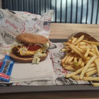 Vegetarian Burger with fries at Korner's Burger in Narbonne