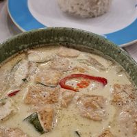 Green curry with tempeh and steamed rice at Leela Restaurant in Phang Nga