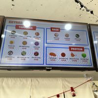 Possibilité de choisir sa base ou ses toppings  at CHOSUNBOWL  in Seoul