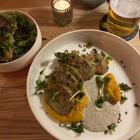 Das sind Knödel, die ich im Januar 2024 hatte. Sie stehen inzwischen nicht mehr auf der Karte.  at Frieda in Kassel