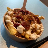 Pommes mit getrockneten Tomaten at Swing Kitchen in Leipzig