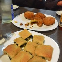 Arancini e gnocco con provola e scarola at Rapsodia in San Felice Sul Panaro