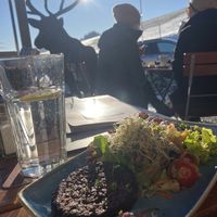 Umami rote Beete Taler mit Salat  at Skihütte Oberbeuren in Kaufbeuren