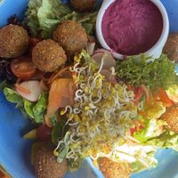 Falafelsalat mit roter Beete hummus   at Skihütte Oberbeuren in Kaufbeuren