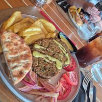 Veganer Avocado Burger at Stone in Athens