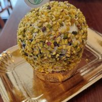 Mini panettone al pistacchio, con cioccolato e ciliegie #Veganuary at Pasticceria Artemisia in Ravenna