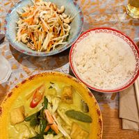 Grünes Curry mit Tofu und Reis & Papaya-Salat  at Rosa's Thai Cafe - Waterloo in South East London