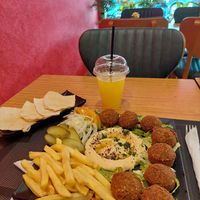 Falafel Plat (40 DHS) & Citronnade (8 DHS) at Chawarma Canaan in Casablanca