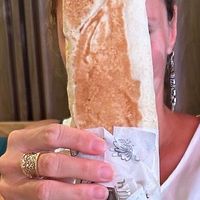 Falafel hummus sandwich. Abbondante, ottimo, pieno di verdure. at Chawarma Canaan in Casablanca