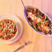 Pasta y ensalada. at El Hipopótamo Azul in Toluca