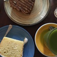 Bananenbrot, Zitronenkuchen und Matcha Latte  at Südgold in Cologne