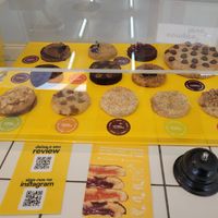 You can choose from 12 different flavors at Happy Cookie in Porto
