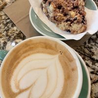 Finest coffee in Montreal! What a delightful place, lovely little shop, I  had, oat latter with a vegan fruit scone - just as others have said there are a few vegan options. Love at Le Petit Dep  in Montreal