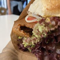 Oxenfetzn Semmel   at Die Vegane Fleischerei - Frauenstraße in Munich