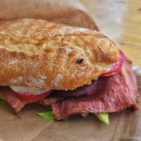 Roastbeef-Sandwich 😋 at Die Vegane Fleischerei - Frauenstraße in Munich
