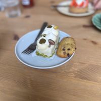 Daphné   at Les Belles Âmes Pâtisserie in Lyon