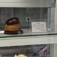 florés pastry at Les Belles Âmes Pâtisserie in Lyon