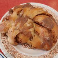 Cinnamon roll at Les Belles Âmes Pâtisserie in Lyon